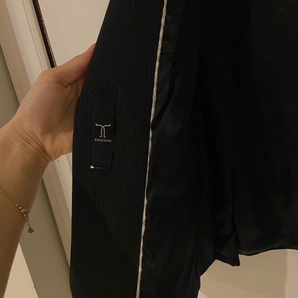 Classic Black Women's Fitted Blazer - Picture 5 of 5